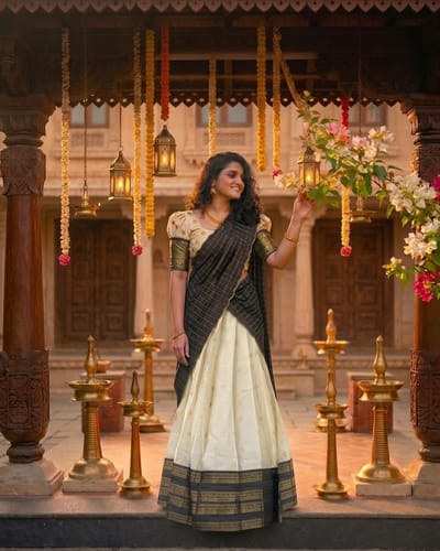 Lichi Silk Bottle Green Dhavani