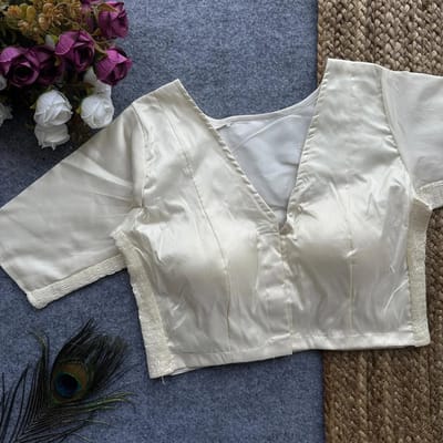 Silk Side Stretchable Blouse Off WhiteSilk Side Stretchable Blouse Off White