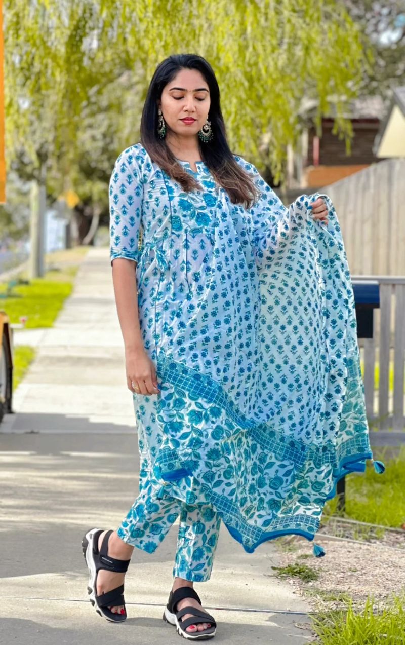  Blue and White Printed Cotton Salwar Suit - Image 2