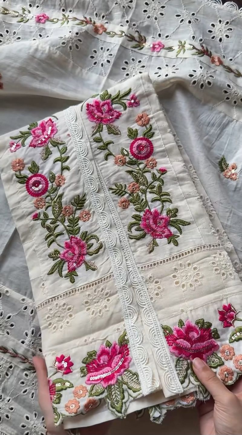 White Embroidered Chikankari Salwar Suit with Floral Motifs - Image 4