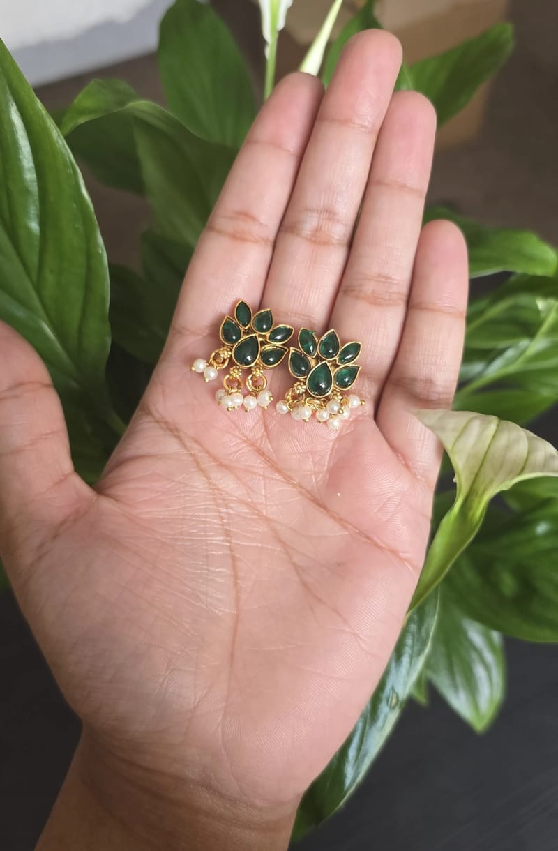 Emerald Green Floral Necklace with Pearl Drops - Image 2