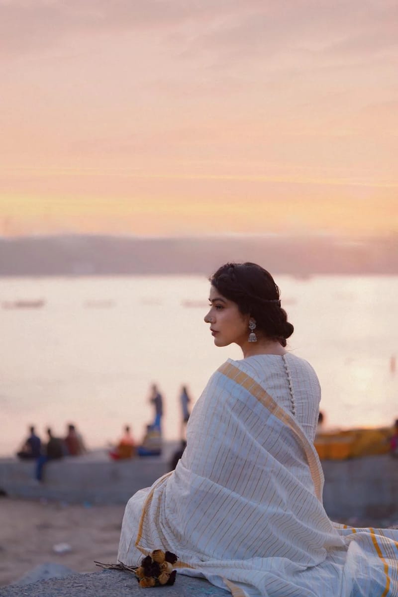 White and Gold Striped Kasavu Saree - Image 4