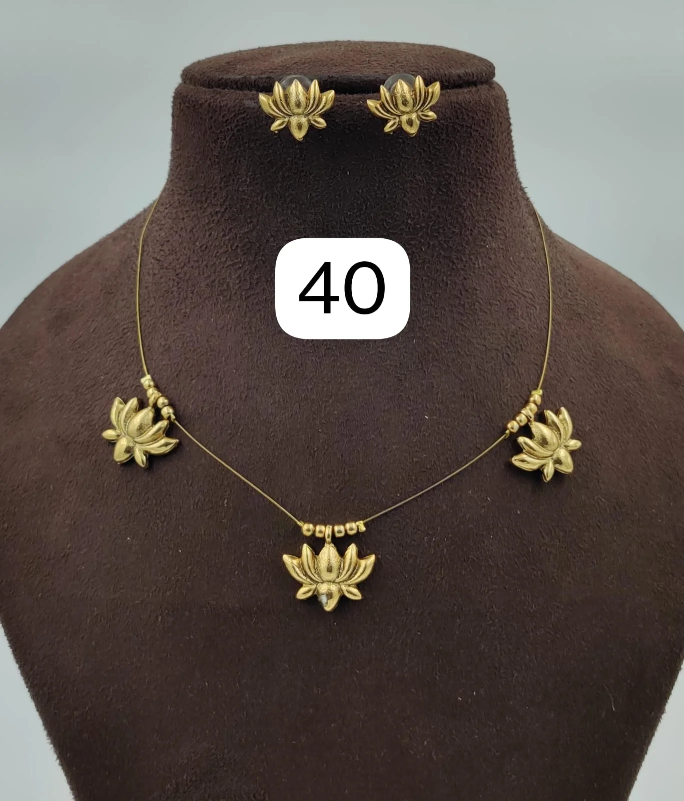 Golden Lotus Design Necklace Set