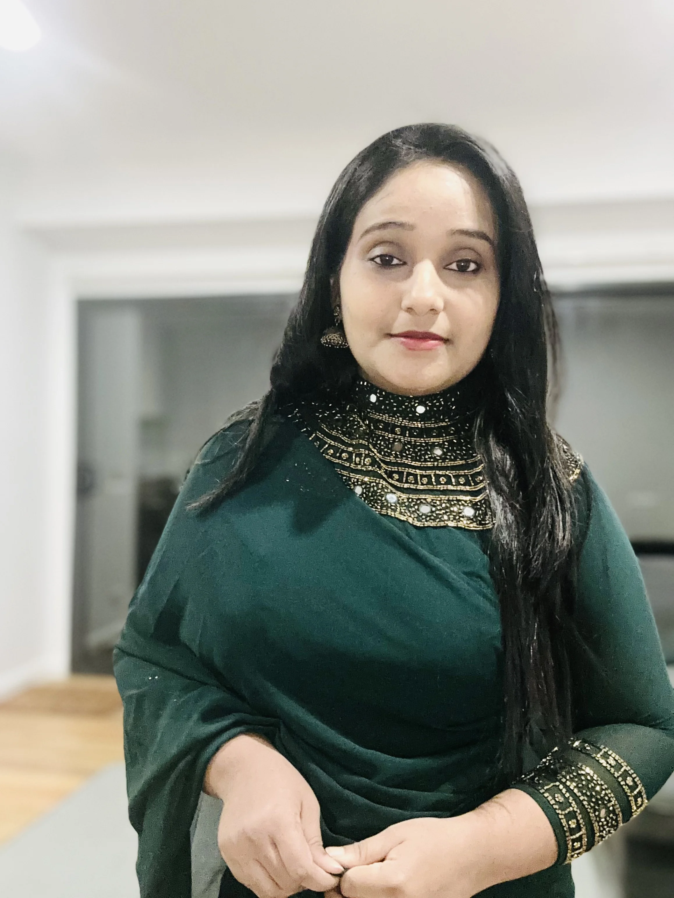  Embellished Collar Saree with Full Sleeves - Image 4