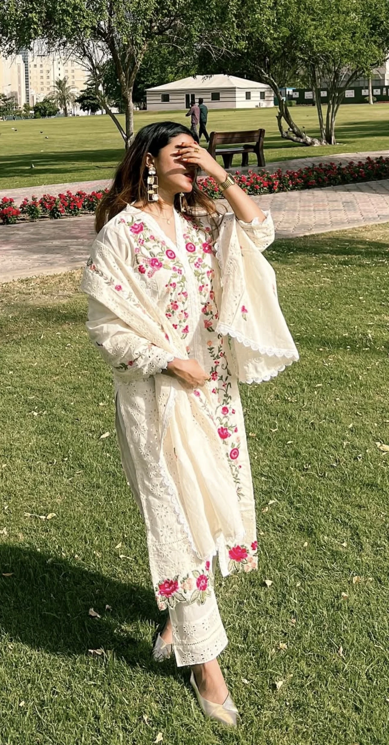 White Embroidered Chikankari Salwar Suit with Floral Motifs - Image 4