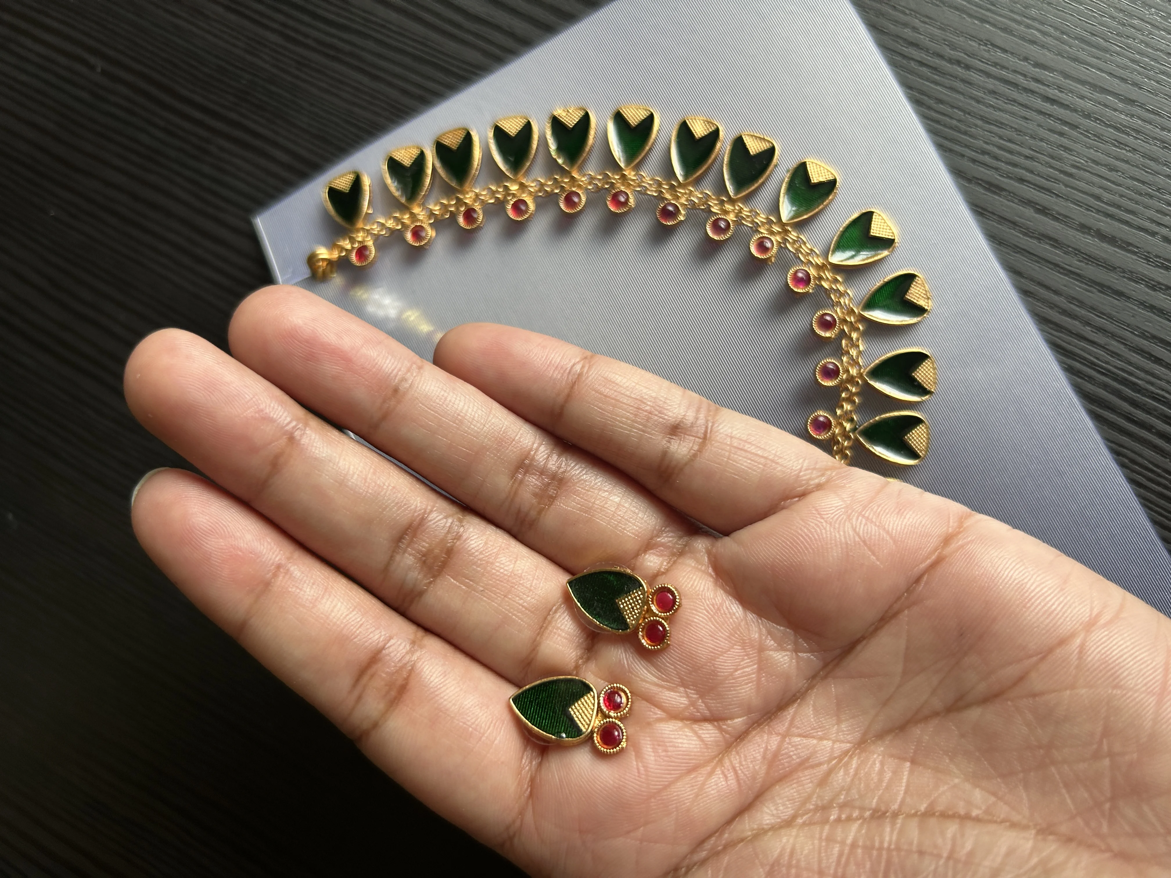 Green & Ruby Leaf Design Necklace Set