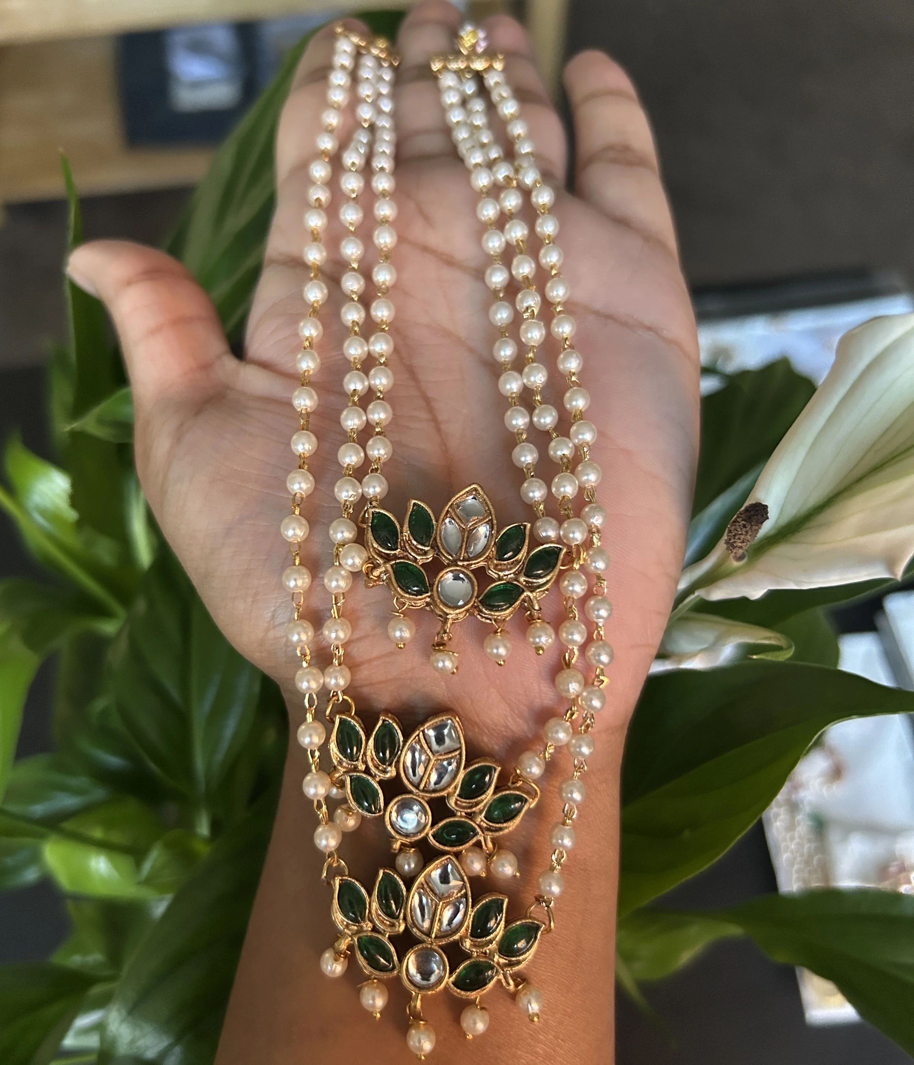 Emerald & Kundan Pearl Drop Necklace Set - Image 2
