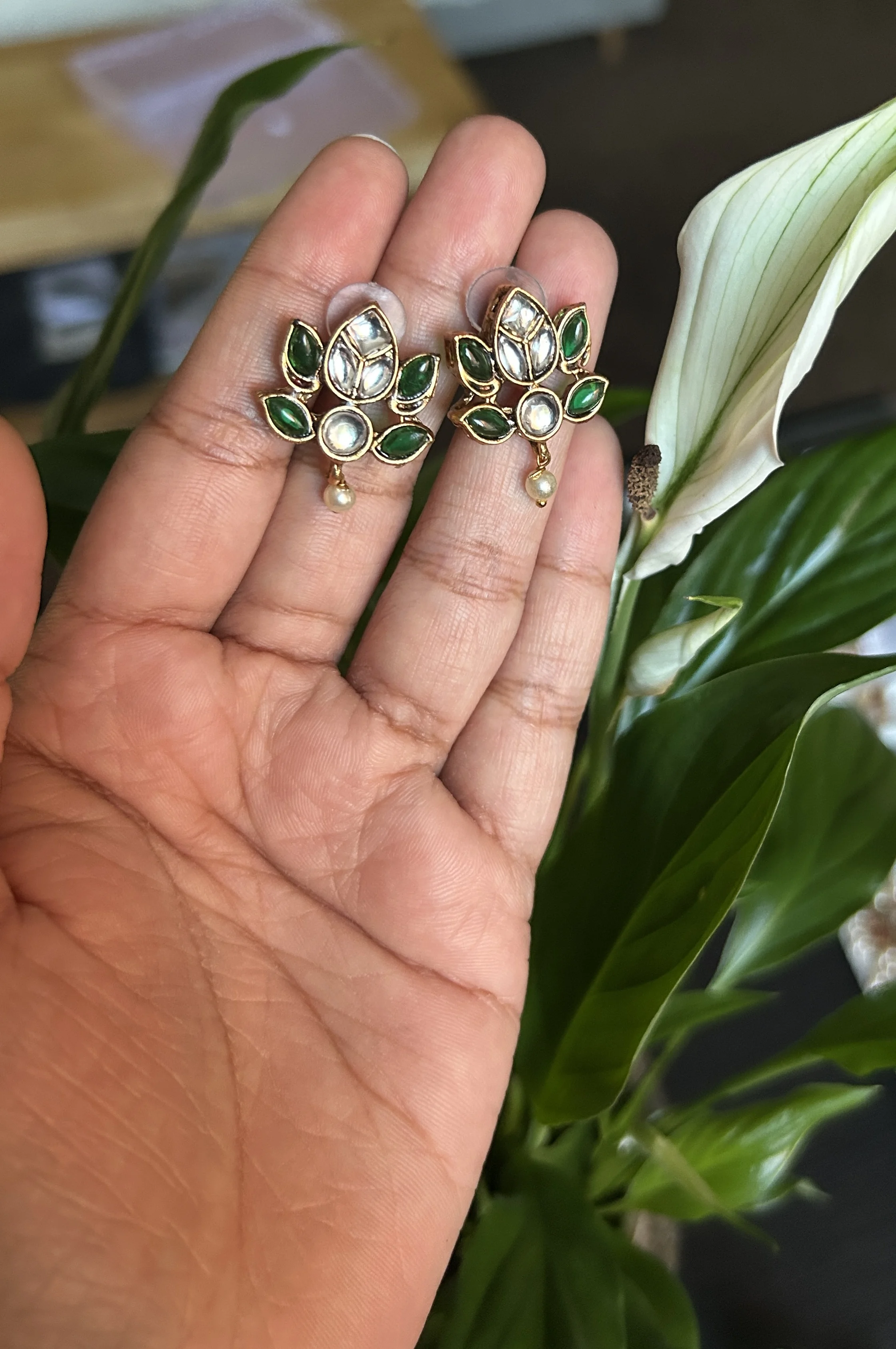 Emerald & Kundan Pearl Drop Necklace Set - Image 3