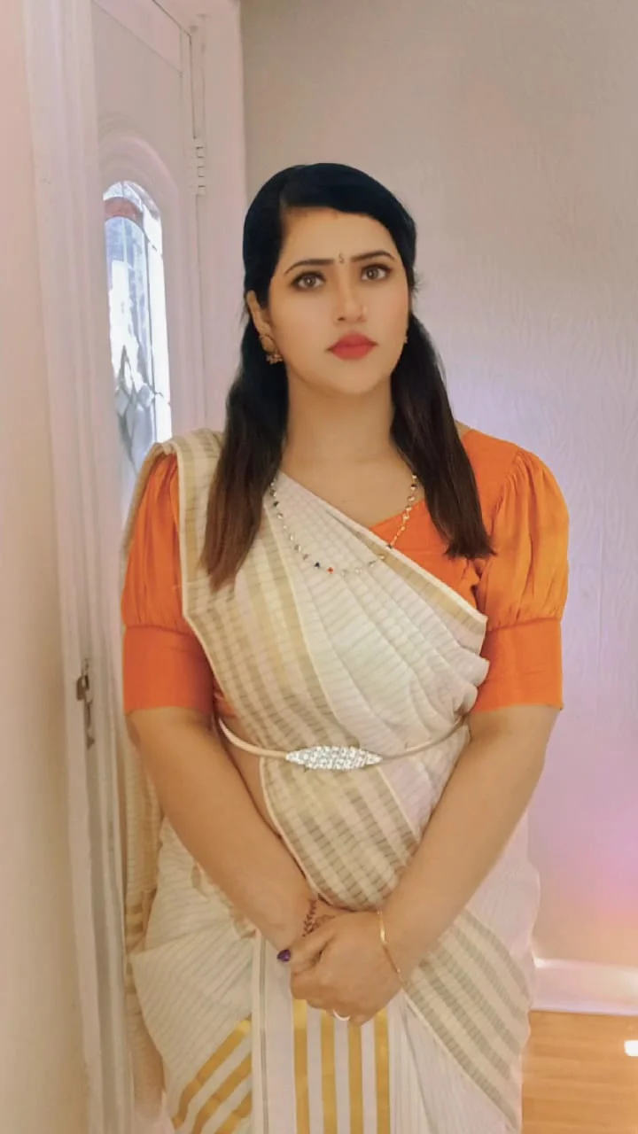  White and Gold Striped Kasavu mundu [two pieces] - Image 4