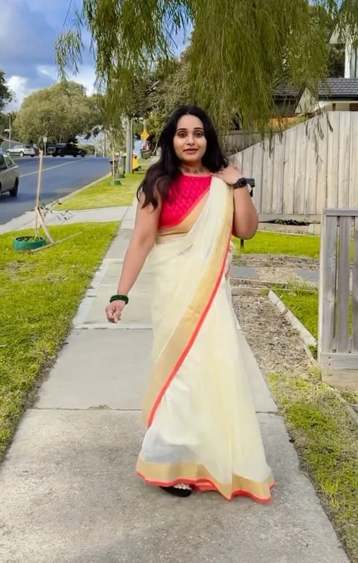  White and Gold Kasavu Saree with Red Border - Image 2