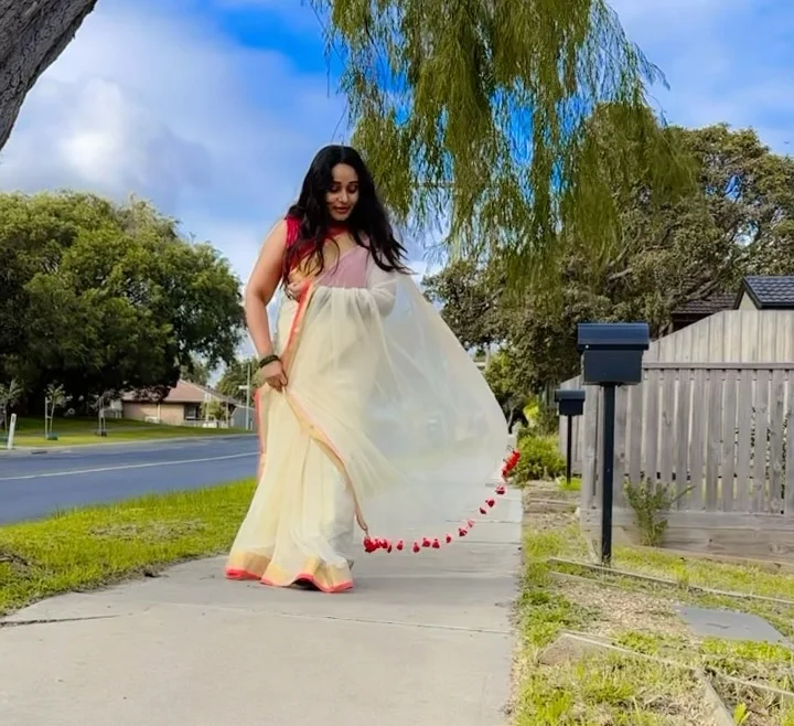  White and Gold Kasavu Saree with Red Border - Image 4