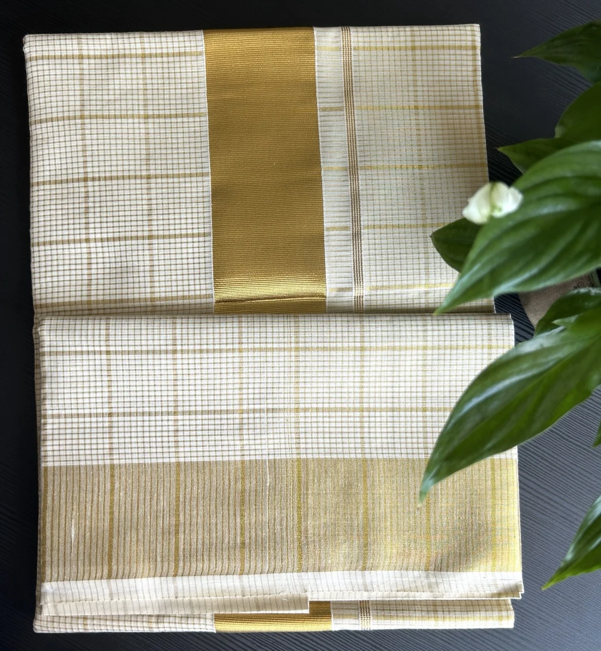 White and Gold Checked Kasavu Saree with Gold Zari Border - Image 4