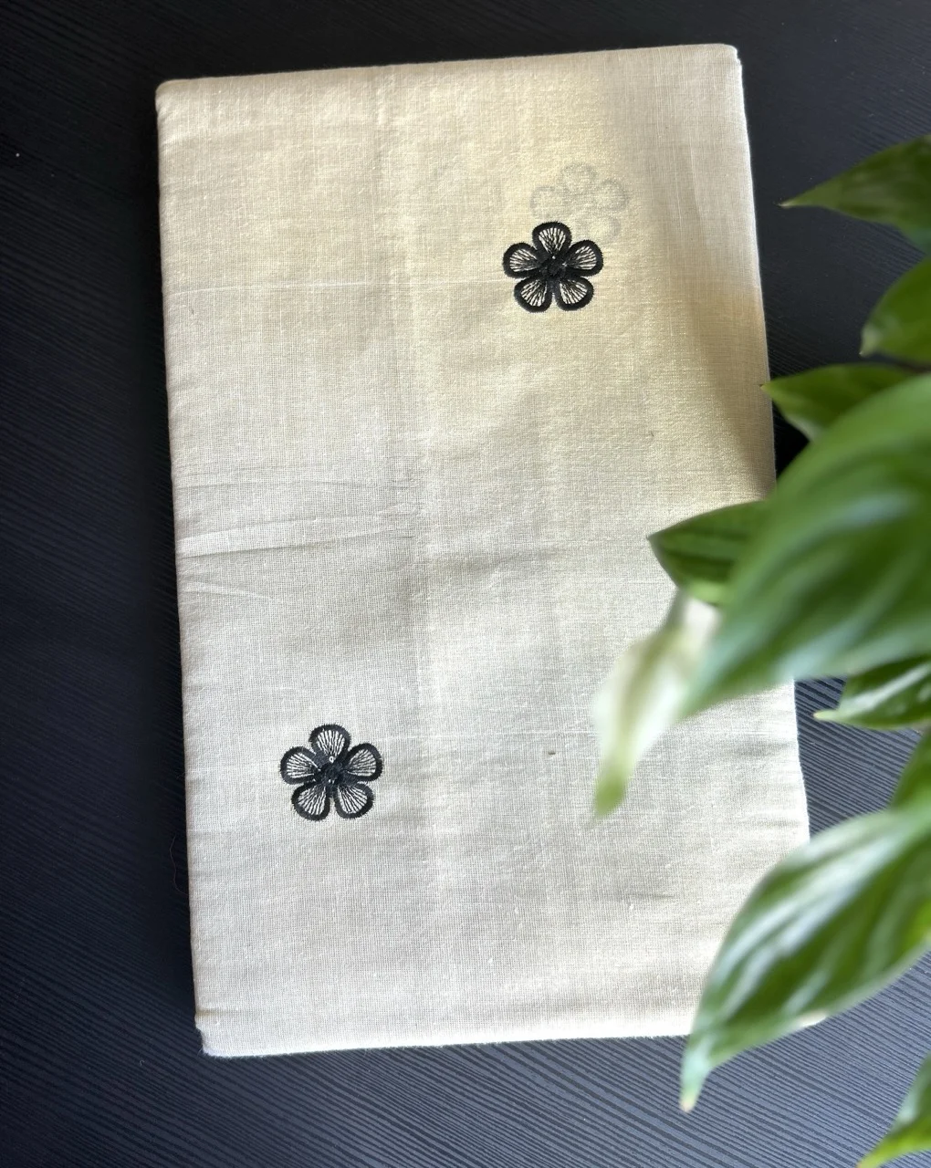 White Kasavu Saree with Black Floral Embroidery and Border - Image 2