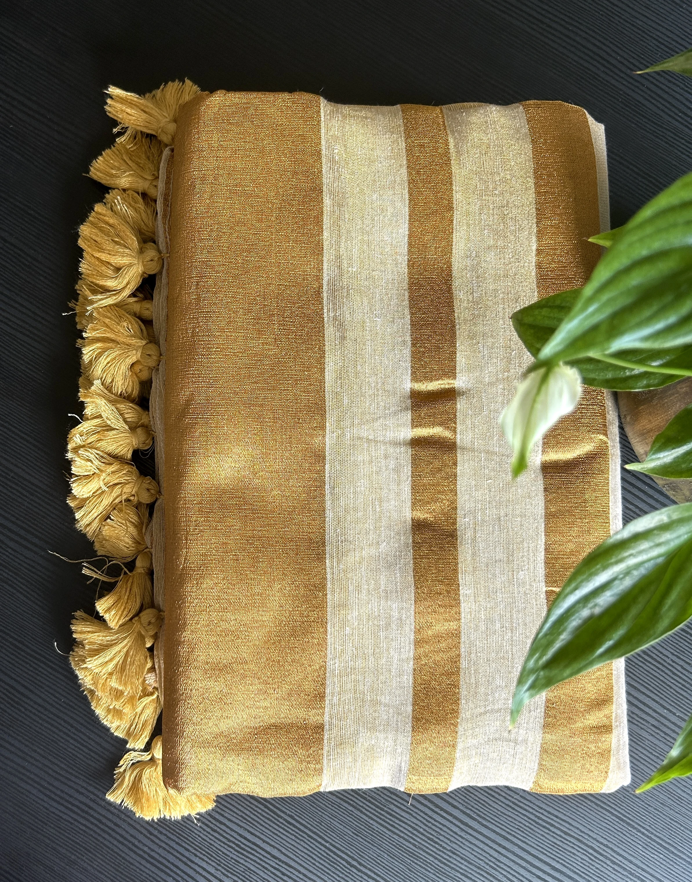  White and Gold Striped Kasavu Saree with Tassels - Image 2