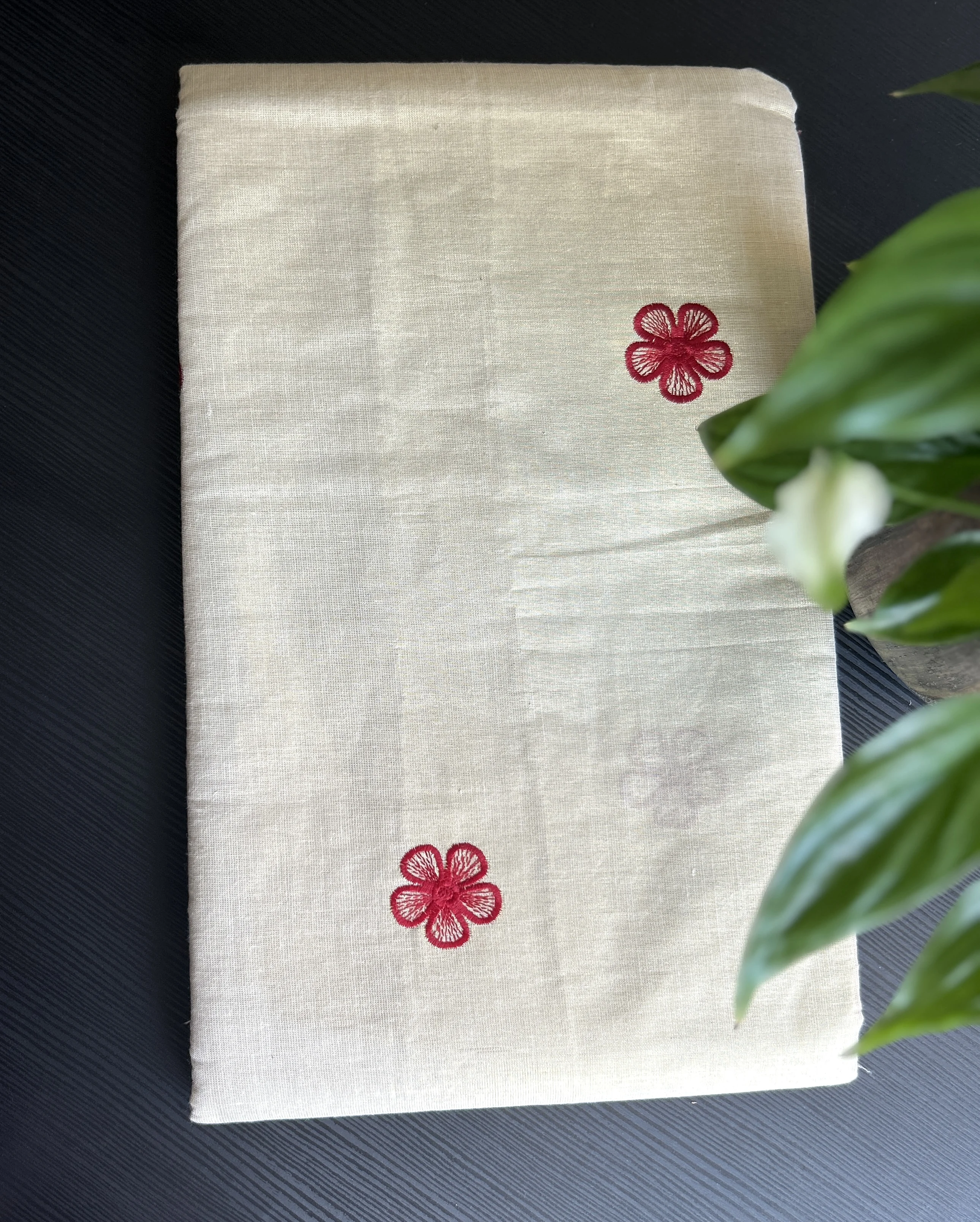 White Kasavu Saree with Red Floral Embroidery and Border - Image 2