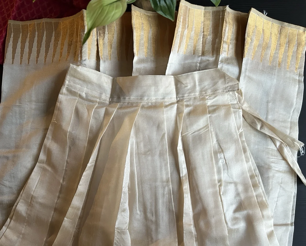 Kids  Magenta Brocade Blouse and Cream Skirt with Gold Zari Border - Image 2