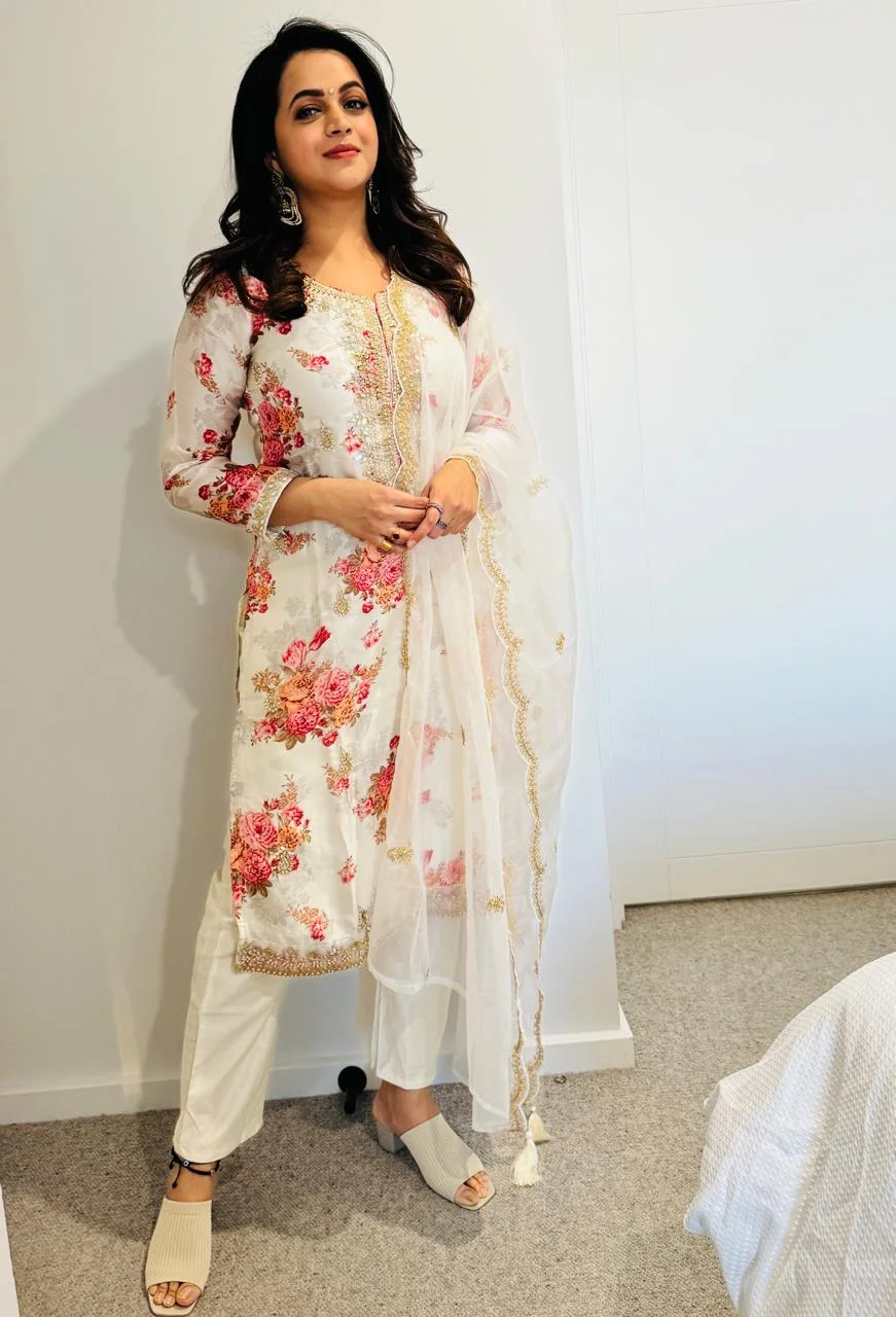 White Floral Embroidered Salwar Suit - Image 2